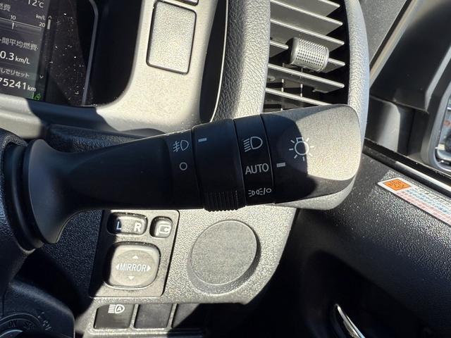 ハイエースバン ロングスーパーＧＬ　禁煙車　ナビ　フルセグ　バックカメラ　衝突軽減ブレーキ　運転支援システム　純正１５インチアルミ　パーキングサポートブレーキ　オートハイビーム　　ＵＳＢ入力端子　ＬＥＤヘッドライト　ビルトインＥＴＣ（50枚目）