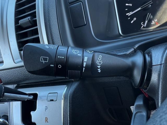 ハイエースバン ロングスーパーＧＬ　禁煙車　ナビ　フルセグ　バックカメラ　衝突軽減ブレーキ　運転支援システム　純正１５インチアルミ　パーキングサポートブレーキ　オートハイビーム　　ＵＳＢ入力端子　ＬＥＤヘッドライト　ビルトインＥＴＣ（51枚目）