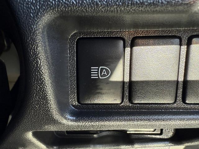 ハイエースバン ロングスーパーＧＬ　禁煙車　ナビ　フルセグ　バックカメラ　衝突軽減ブレーキ　運転支援システム　純正１５インチアルミ　パーキングサポートブレーキ　オートハイビーム　　ＵＳＢ入力端子　ＬＥＤヘッドライト　ビルトインＥＴＣ（56枚目）