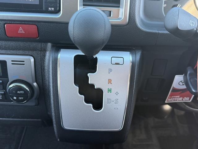 ハイエースバン ロングスーパーＧＬ　禁煙車　ナビ　フルセグ　バックカメラ　衝突軽減ブレーキ　運転支援システム　純正１５インチアルミ　パーキングサポートブレーキ　オートハイビーム　　ＵＳＢ入力端子　ＬＥＤヘッドライト　ビルトインＥＴＣ（58枚目）