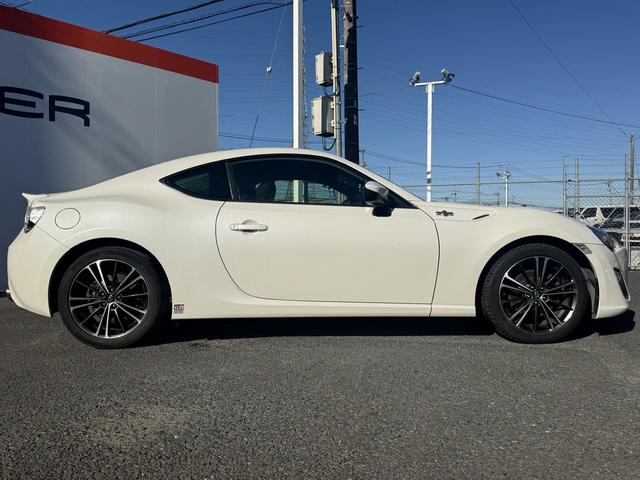 極限までこだわった仕入れ値で低価格を実現。低価格で良質なお車を全社総台数２，０００台以上の在庫からお選びいただけます。営業時間　１０：００〜１９：００