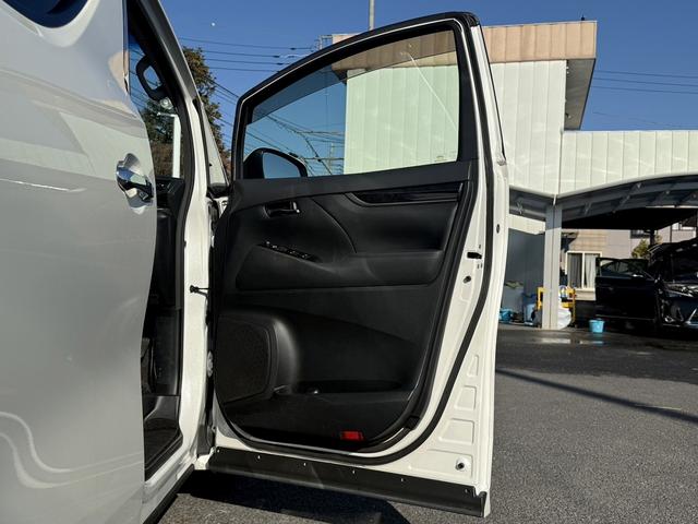 アルファード ２．５Ｓ　禁煙車　ツインサンルーフ　純正１２インチ後席モニター　純正９型ナビ　両側電装スライドドア　フルセグ　バックカメラ　衝突軽減ブレーキ　ビルトインＥＴＣ２．０　アダプティブクルーズコントロール（22枚目）