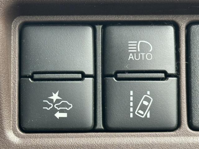 エスクァイア Ｇｉ　禁煙車　純正ナビ　両側電動スライドドア　衝突軽減ブレーキ　フルセグ　バックカメラ　黒革シート　クルーズコントロール　レーンキープ　アイドリングストップ　ビルドインＥＴＣ　ＬＥＤヘッドライト（7枚目）