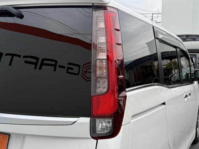 エスクァイア Ｇｉ　禁煙車　純正ナビ　両側電動スライドドア　衝突軽減ブレーキ　フルセグ　バックカメラ　黒革シート　クルーズコントロール　レーンキープ　アイドリングストップ　ビルドインＥＴＣ　ＬＥＤヘッドライト（13枚目）