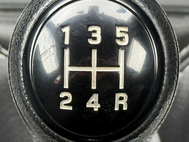 スイフト ＲＳ　５ＭＴ　セーフティーパッケージ　純正８インチナビ　フルセグ　衝突軽減ブレーキ　アダプティブクルーズコントロール　シートヒーター　純正１６インチアルミホイール　レーンアシスト　スマートキー　オートライト（5枚目）