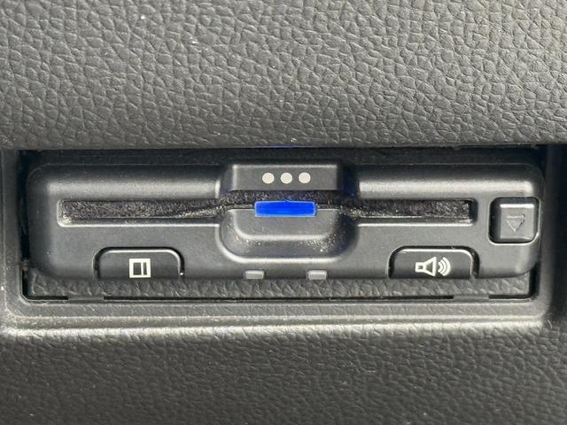 スイフト ＲＳ　５ＭＴ　セーフティーパッケージ　純正８インチナビ　フルセグ　衝突軽減ブレーキ　アダプティブクルーズコントロール　シートヒーター　純正１６インチアルミホイール　レーンアシスト　スマートキー　オートライト（7枚目）