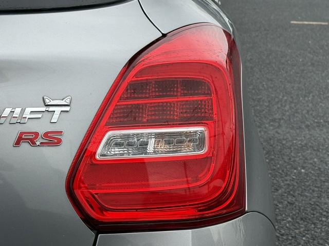 スイフト ＲＳ　５ＭＴ　セーフティーパッケージ　純正８インチナビ　フルセグ　衝突軽減ブレーキ　アダプティブクルーズコントロール　シートヒーター　純正１６インチアルミホイール　レーンアシスト　スマートキー　オートライト（13枚目）