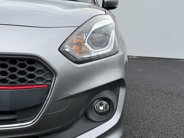 スイフト ＲＳ　５ＭＴ　セーフティーパッケージ　純正８インチナビ　フルセグ　衝突軽減ブレーキ　アダプティブクルーズコントロール　シートヒーター　純正１６インチアルミホイール　レーンアシスト　スマートキー　オートライト（26枚目）