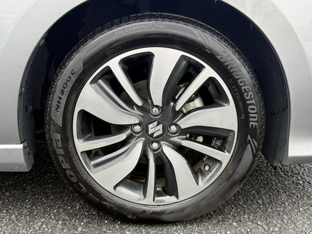 スイフト ＲＳ　５ＭＴ　セーフティーパッケージ　純正８インチナビ　フルセグ　衝突軽減ブレーキ　アダプティブクルーズコントロール　シートヒーター　純正１６インチアルミホイール　レーンアシスト　スマートキー　オートライト（31枚目）