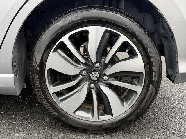 スイフト ＲＳ　５ＭＴ　セーフティーパッケージ　純正８インチナビ　フルセグ　衝突軽減ブレーキ　アダプティブクルーズコントロール　シートヒーター　純正１６インチアルミホイール　レーンアシスト　スマートキー　オートライト（32枚目）