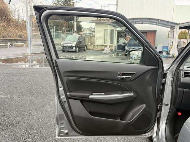 スイフト ＲＳ　５ＭＴ　セーフティーパッケージ　純正８インチナビ　フルセグ　衝突軽減ブレーキ　アダプティブクルーズコントロール　シートヒーター　純正１６インチアルミホイール　レーンアシスト　スマートキー　オートライト（41枚目）