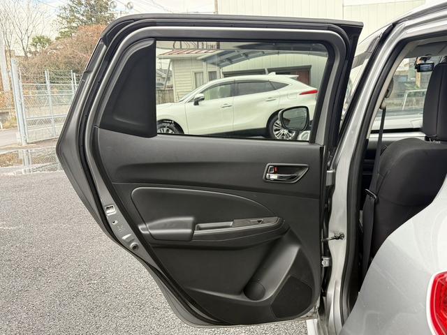 スイフト ＲＳ　５ＭＴ　セーフティーパッケージ　純正８インチナビ　フルセグ　衝突軽減ブレーキ　アダプティブクルーズコントロール　シートヒーター　純正１６インチアルミホイール　レーンアシスト　スマートキー　オートライト（42枚目）