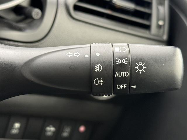 スイフト ＲＳ　５ＭＴ　セーフティーパッケージ　純正８インチナビ　フルセグ　衝突軽減ブレーキ　アダプティブクルーズコントロール　シートヒーター　純正１６インチアルミホイール　レーンアシスト　スマートキー　オートライト（52枚目）