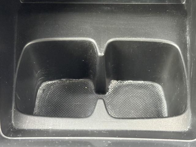 スイフト ＲＳ　５ＭＴ　セーフティーパッケージ　純正８インチナビ　フルセグ　衝突軽減ブレーキ　アダプティブクルーズコントロール　シートヒーター　純正１６インチアルミホイール　レーンアシスト　スマートキー　オートライト（62枚目）