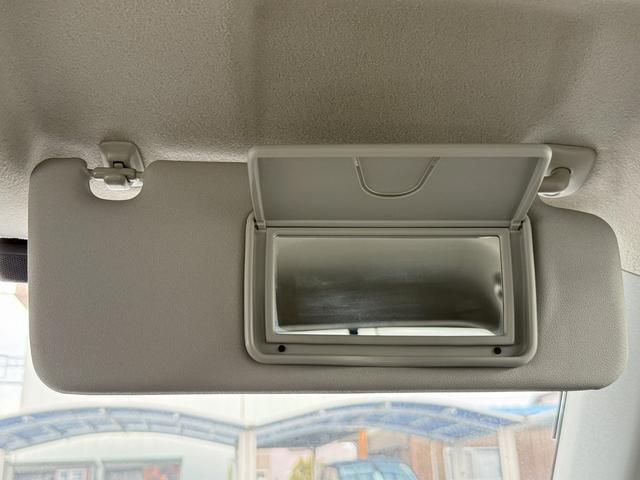 スイフト ＲＳ　５ＭＴ　セーフティーパッケージ　純正８インチナビ　フルセグ　衝突軽減ブレーキ　アダプティブクルーズコントロール　シートヒーター　純正１６インチアルミホイール　レーンアシスト　スマートキー　オートライト（68枚目）