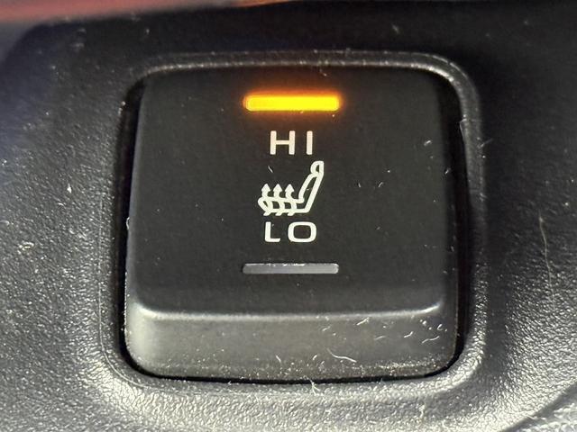 カローラスポーツ ハイブリッドＧ　Ｚ　純正９インチナビ　フルセグ　バックカメラ　アダプティブクルーズコントロール　シートヒーター　ハーフレザー　衝突軽減ブレーキ　ビルドインＥＴＣ　レーンアシスト　ＤＶＤプレイヤー　横滑り防止装置（7枚目）