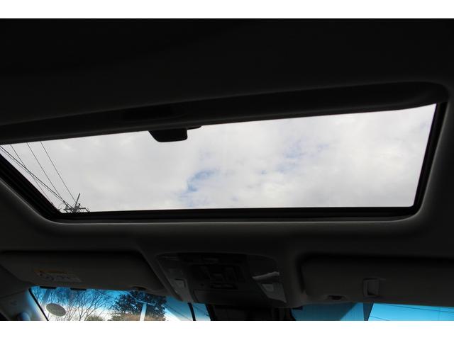 アルファードハイブリッド ＳＲ　禁煙車　ツインサンルーフ　純正１０インチナビ　ユニバーサルステップ　フルセグ　バックカメラ　電動リアゲート　両側電動スライドドア　黒革シート　シートエアコン・ヒーター　アダプティブクルーズコントロール（5枚目）