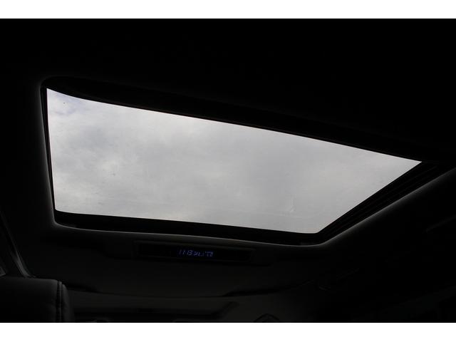 アルファードハイブリッド ＳＲ　禁煙車　ツインサンルーフ　純正１０インチナビ　ユニバーサルステップ　フルセグ　バックカメラ　電動リアゲート　両側電動スライドドア　黒革シート　シートエアコン・ヒーター　アダプティブクルーズコントロール（6枚目）