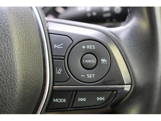 カムリ Ｇレザーパッケージ　１０インチディスプレイ　ＯＰベージュ革＆ブラウン内装　衝突軽減　運転支援システム　ブラインドスポット　レーダークルーズ　コーナーセンサー　ヒータ付きパワーシート　バックカメラ　オートマチックハイビーム（5枚目）