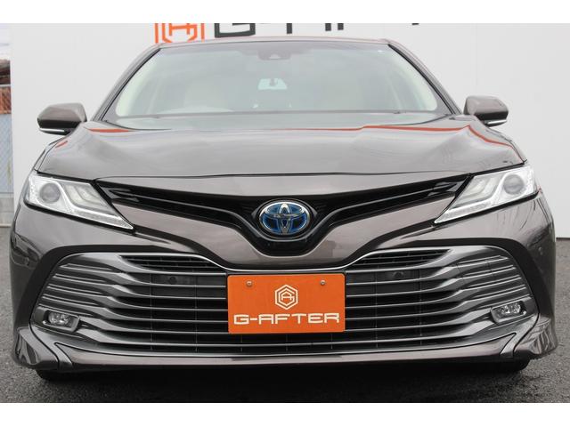 カムリ Ｇレザーパッケージ　１０インチディスプレイ　ＯＰベージュ革＆ブラウン内装　衝突軽減　運転支援システム　ブラインドスポット　レーダークルーズ　コーナーセンサー　ヒータ付きパワーシート　バックカメラ　オートマチックハイビーム（8枚目）
