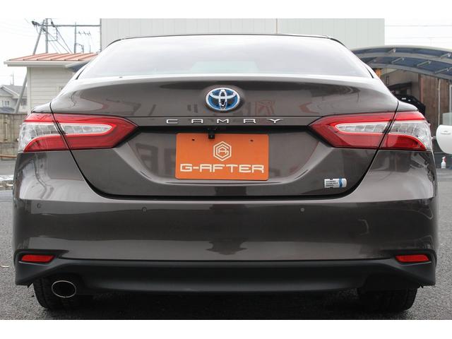 カムリ Ｇレザーパッケージ　１０インチディスプレイ　ＯＰベージュ革＆ブラウン内装　衝突軽減　運転支援システム　ブラインドスポット　レーダークルーズ　コーナーセンサー　ヒータ付きパワーシート　バックカメラ　オートマチックハイビーム（10枚目）