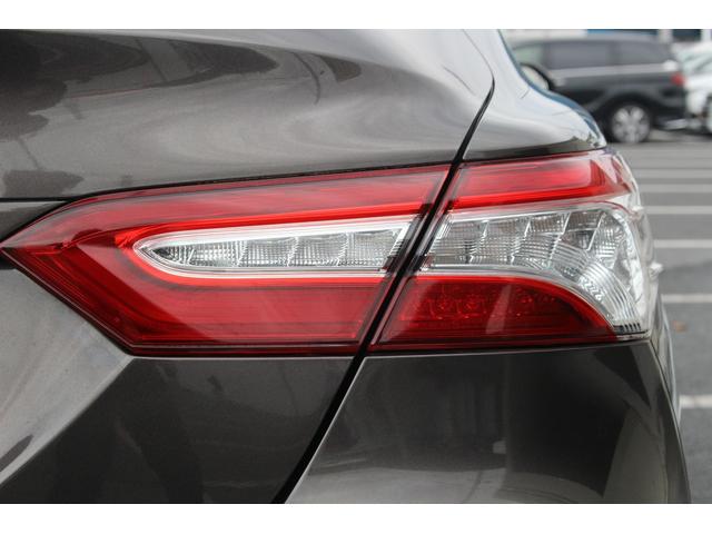 カムリ Ｇレザーパッケージ　１０インチディスプレイ　ＯＰベージュ革＆ブラウン内装　衝突軽減　運転支援システム　ブラインドスポット　レーダークルーズ　コーナーセンサー　ヒータ付きパワーシート　バックカメラ　オートマチックハイビーム（13枚目）