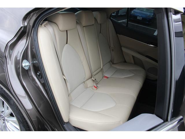 カムリ Ｇレザーパッケージ　１０インチディスプレイ　ＯＰベージュ革＆ブラウン内装　衝突軽減　運転支援システム　ブラインドスポット　レーダークルーズ　コーナーセンサー　ヒータ付きパワーシート　バックカメラ　オートマチックハイビーム（16枚目）