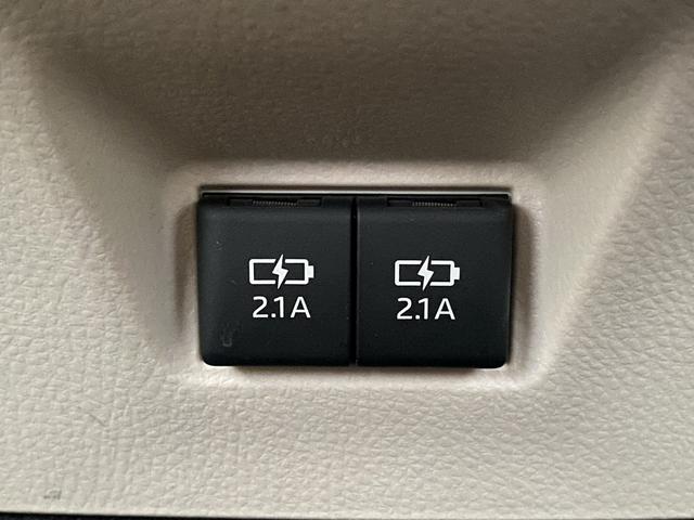 カムリ Ｇレザーパッケージ　１０インチディスプレイ　ＯＰベージュ革＆ブラウン内装　衝突軽減　運転支援システム　ブラインドスポット　レーダークルーズ　コーナーセンサー　ヒータ付きパワーシート　バックカメラ　オートマチックハイビーム（21枚目）