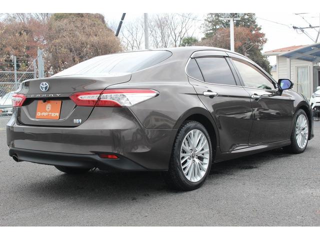 カムリ Ｇレザーパッケージ　１０インチディスプレイ　ＯＰベージュ革＆ブラウン内装　衝突軽減　運転支援システム　ブラインドスポット　レーダークルーズ　コーナーセンサー　ヒータ付きパワーシート　バックカメラ　オートマチックハイビーム（24枚目）