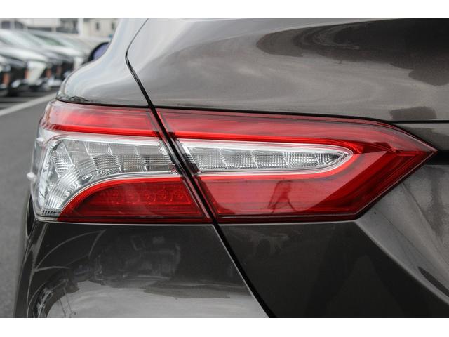 カムリ Ｇレザーパッケージ　１０インチディスプレイ　ＯＰベージュ革＆ブラウン内装　衝突軽減　運転支援システム　ブラインドスポット　レーダークルーズ　コーナーセンサー　ヒータ付きパワーシート　バックカメラ　オートマチックハイビーム（32枚目）