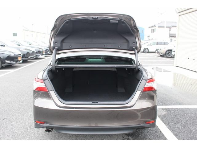 カムリ Ｇレザーパッケージ　１０インチディスプレイ　ＯＰベージュ革＆ブラウン内装　衝突軽減　運転支援システム　ブラインドスポット　レーダークルーズ　コーナーセンサー　ヒータ付きパワーシート　バックカメラ　オートマチックハイビーム（45枚目）