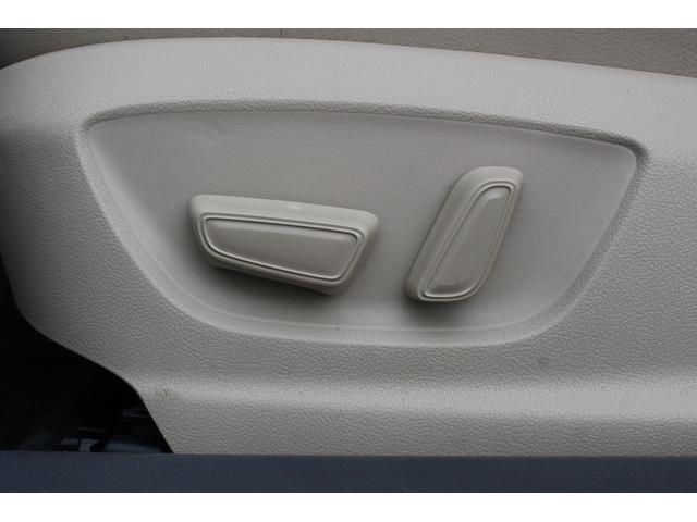 カムリ Ｇレザーパッケージ　１０インチディスプレイ　ＯＰベージュ革＆ブラウン内装　衝突軽減　運転支援システム　ブラインドスポット　レーダークルーズ　コーナーセンサー　ヒータ付きパワーシート　バックカメラ　オートマチックハイビーム（51枚目）