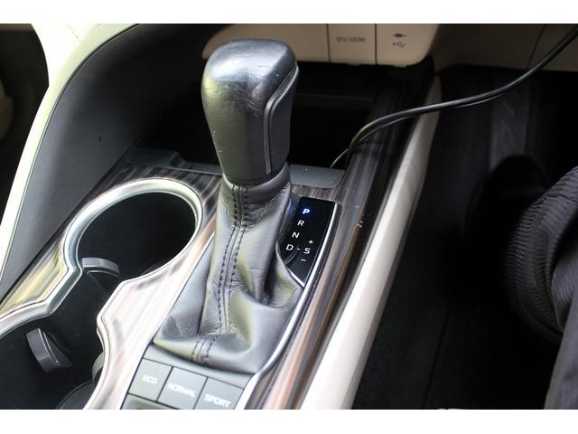 カムリ Ｇレザーパッケージ　１０インチディスプレイ　ＯＰベージュ革＆ブラウン内装　衝突軽減　運転支援システム　ブラインドスポット　レーダークルーズ　コーナーセンサー　ヒータ付きパワーシート　バックカメラ　オートマチックハイビーム（63枚目）