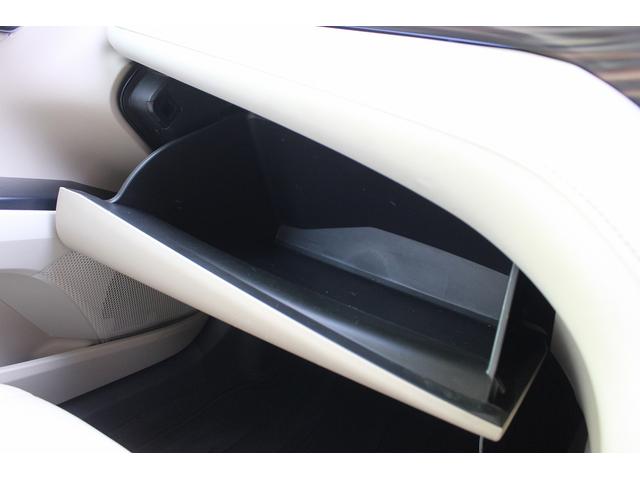 カムリ Ｇレザーパッケージ　１０インチディスプレイ　ＯＰベージュ革＆ブラウン内装　衝突軽減　運転支援システム　ブラインドスポット　レーダークルーズ　コーナーセンサー　ヒータ付きパワーシート　バックカメラ　オートマチックハイビーム（67枚目）