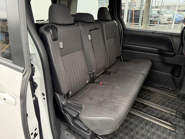 ノア Ｇ　純正８インチディスプレイ　両側電動スライドドア　フルセグ　バックカメラ　ビルドインＥＴＣ　衝突軽減ブレーキ　運転支援システム　アダプティブクルーズコントロール　ロードサイドアシスト　パーキングサポート（16枚目）