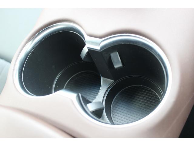 ハリアーハイブリッド Ｚ　禁煙車　パノラミックビューモニター　ＪＢＬサウンド　純正１２．３インチナビ　デジタルインナーミラー　フルセグ　ブラインドスポットモニター　置き充電　フルセグ　アダプティブクルーズコントロール（62枚目）