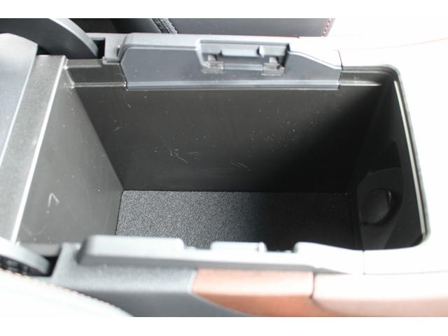 ハリアーハイブリッド Ｚ　禁煙車　パノラミックビューモニター　ＪＢＬサウンド　純正１２．３インチナビ　デジタルインナーミラー　フルセグ　ブラインドスポットモニター　置き充電　フルセグ　アダプティブクルーズコントロール（64枚目）