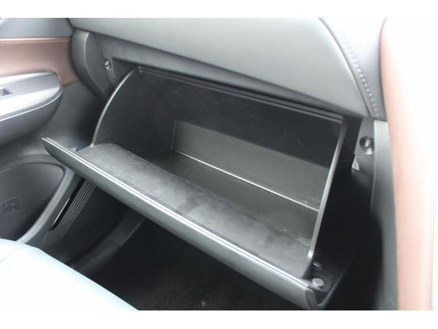 ハリアーハイブリッド Ｚ　禁煙車　パノラミックビューモニター　ＪＢＬサウンド　純正１２．３インチナビ　デジタルインナーミラー　フルセグ　ブラインドスポットモニター　置き充電　フルセグ　アダプティブクルーズコントロール（65枚目）