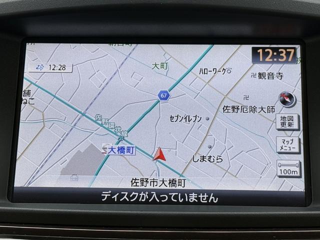 エルグランド ３５０ハイウェイスタープレミアム　禁煙車　１１型フリップダウンモニター　ツインサンルーフ　メモリー＆ヒーター付きレザーシート　両側スライド　衝突軽減ブレーキ　パワーテールゲート　ＡＣ１００Ｖ電源　レーダークルーズ　ビルトインＥＴＣ（3枚目）