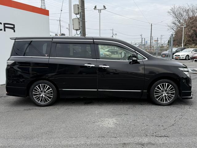 エルグランド ３５０ハイウェイスタープレミアム　禁煙車　１１型フリップダウンモニター　ツインサンルーフ　メモリー＆ヒーター付きレザーシート　両側スライド　衝突軽減ブレーキ　パワーテールゲート　ＡＣ１００Ｖ電源　レーダークルーズ　ビルトインＥＴＣ（10枚目）