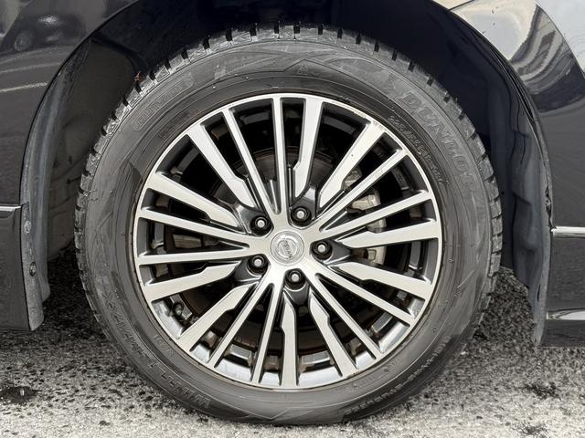 エルグランド ３５０ハイウェイスタープレミアム　禁煙車　１１型フリップダウンモニター　ツインサンルーフ　メモリー＆ヒーター付きレザーシート　両側スライド　衝突軽減ブレーキ　パワーテールゲート　ＡＣ１００Ｖ電源　レーダークルーズ　ビルトインＥＴＣ（15枚目）