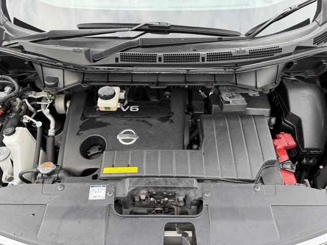 エルグランド ３５０ハイウェイスタープレミアム　禁煙車　１１型フリップダウンモニター　ツインサンルーフ　メモリー＆ヒーター付きレザーシート　両側スライド　衝突軽減ブレーキ　パワーテールゲート　ＡＣ１００Ｖ電源　レーダークルーズ　ビルトインＥＴＣ（21枚目）