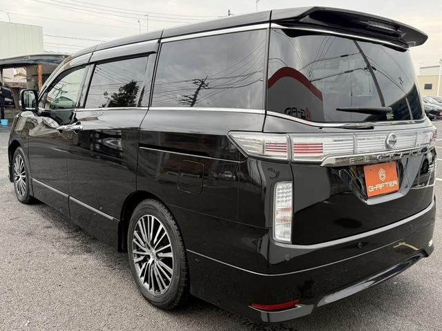 エルグランド ３５０ハイウェイスタープレミアム　禁煙車　１１型フリップダウンモニター　ツインサンルーフ　メモリー＆ヒーター付きレザーシート　両側スライド　衝突軽減ブレーキ　パワーテールゲート　ＡＣ１００Ｖ電源　レーダークルーズ　ビルトインＥＴＣ（24枚目）