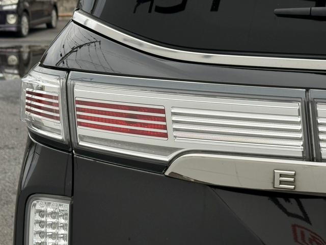 エルグランド ３５０ハイウェイスタープレミアム　禁煙車　１１型フリップダウンモニター　ツインサンルーフ　メモリー＆ヒーター付きレザーシート　両側スライド　衝突軽減ブレーキ　パワーテールゲート　ＡＣ１００Ｖ電源　レーダークルーズ　ビルトインＥＴＣ（29枚目）