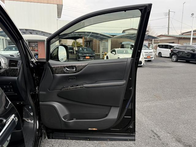 エルグランド ３５０ハイウェイスタープレミアム　禁煙車　１１型フリップダウンモニター　ツインサンルーフ　メモリー＆ヒーター付きレザーシート　両側スライド　衝突軽減ブレーキ　パワーテールゲート　ＡＣ１００Ｖ電源　レーダークルーズ　ビルトインＥＴＣ（36枚目）