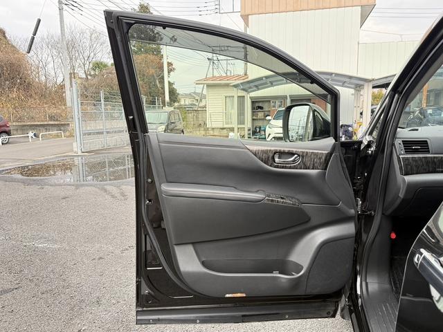 エルグランド ３５０ハイウェイスタープレミアム　禁煙車　１１型フリップダウンモニター　ツインサンルーフ　メモリー＆ヒーター付きレザーシート　両側スライド　衝突軽減ブレーキ　パワーテールゲート　ＡＣ１００Ｖ電源　レーダークルーズ　ビルトインＥＴＣ（41枚目）