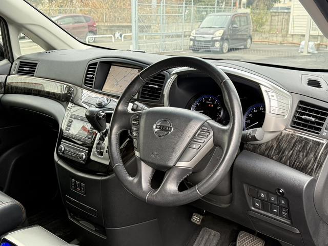 エルグランド ３５０ハイウェイスタープレミアム　禁煙車　１１型フリップダウンモニター　ツインサンルーフ　メモリー＆ヒーター付きレザーシート　両側スライド　衝突軽減ブレーキ　パワーテールゲート　ＡＣ１００Ｖ電源　レーダークルーズ　ビルトインＥＴＣ（44枚目）