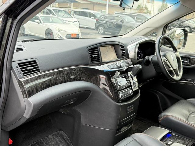 エルグランド ３５０ハイウェイスタープレミアム　禁煙車　１１型フリップダウンモニター　ツインサンルーフ　メモリー＆ヒーター付きレザーシート　両側スライド　衝突軽減ブレーキ　パワーテールゲート　ＡＣ１００Ｖ電源　レーダークルーズ　ビルトインＥＴＣ（47枚目）