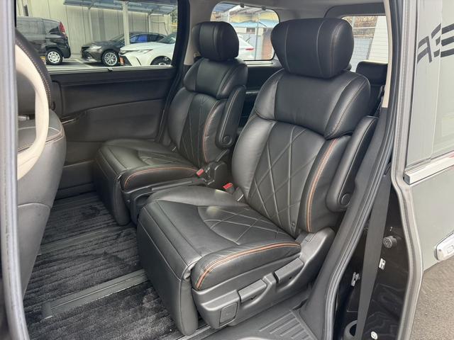 エルグランド ３５０ハイウェイスタープレミアム　禁煙車　１１型フリップダウンモニター　ツインサンルーフ　メモリー＆ヒーター付きレザーシート　両側スライド　衝突軽減ブレーキ　パワーテールゲート　ＡＣ１００Ｖ電源　レーダークルーズ　ビルトインＥＴＣ（50枚目）