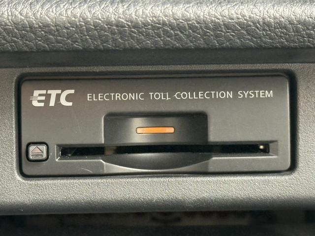 エルグランド ３５０ハイウェイスタープレミアム　禁煙車　１１型フリップダウンモニター　ツインサンルーフ　メモリー＆ヒーター付きレザーシート　両側スライド　衝突軽減ブレーキ　パワーテールゲート　ＡＣ１００Ｖ電源　レーダークルーズ　ビルトインＥＴＣ（67枚目）